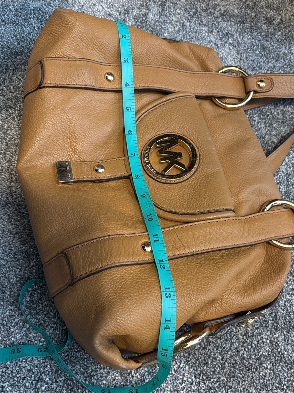 Michael Kors Tan Leather Shoulder Bag with Gold MK Medallion - Picture 14 of 15